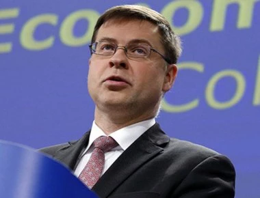 Ντομπρόβσκις: «Τα κόκκινα δάνεια μειώθηκαν στην Ελλάδα κατά 4,2%»